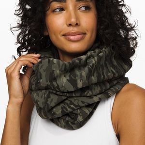 NWT VINYASA SCARF *COTTON Evergreen Camo